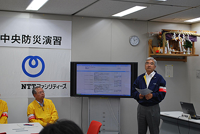 図 総評を述べる社長(沖田)